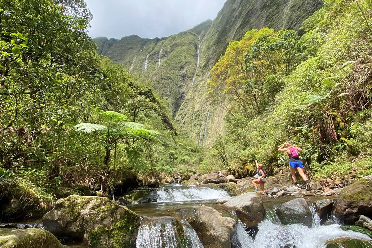 Pointing to the Weeping Wall (hiking in Kaua'i)